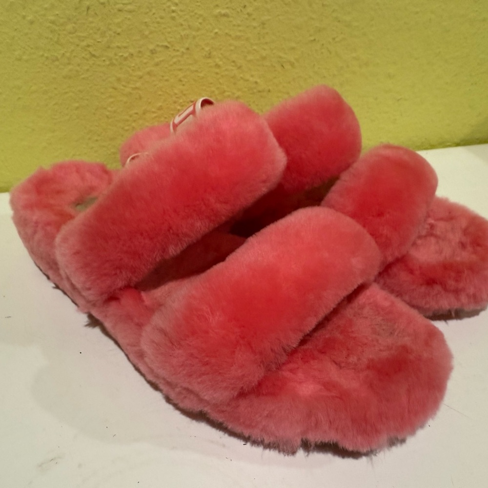 🎀 UGG Plush Coral Slippers